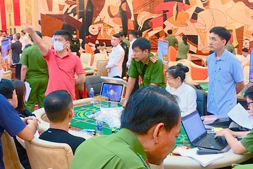 Người nước ngoài núp bóng GameClub mở sòng bạc dưới tầng hầm khách sạn 5 sao