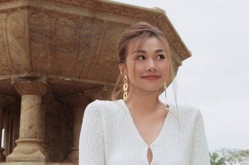 Thanh Hằng: 'Tôi đứng cong quá tưởng như người có bầu'