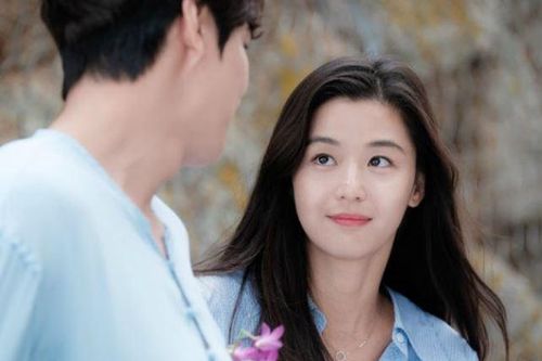 Dẫn người yêu về nhà ra mắt, không ngờ bạn trai thẳng tay hất cốc nước vào mặt anh rể tôi trong sự bàng hoàng của cả gia đình