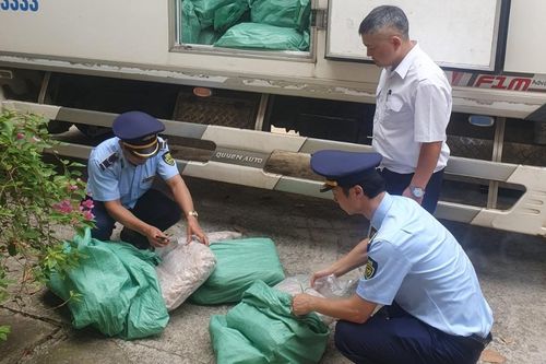 Lạng Sơn: Bắt giữ 4 tấn chân gà không rõ nguồn gốc đang trên đường đi tiêu thụ