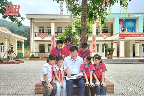 Thầy hiệu trưởng tâm huyết với sự nghiệp trồng người