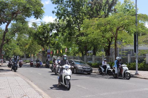 Dừng xe sai vị trí để chờ đèn đỏ