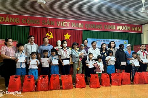 Trao 2,2 ngàn phần quà cho trẻ em có hoàn cảnh khó khăn nhân Ngày Quốc tế thiếu nhi 1-6