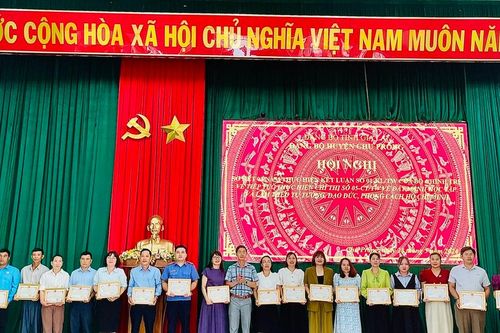 Chư Prông khen thưởng 83 tập thể, cá nhân tiêu biểu trong học tập và làm theo Bác