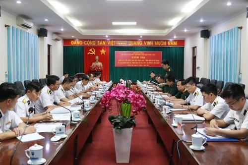 Đoàn kiểm tra của Bộ Quốc phòng: Kiểm tra công tác phổ biến, giáo dục pháp luật tại Vùng 4 Hải quân