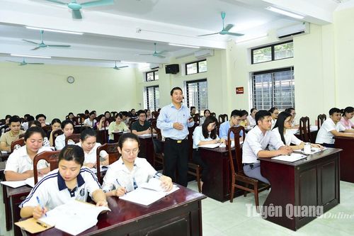 Giáo dục lý luận chính trị: Trọng tâm, sát thực tế