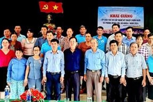 Đào tạo kỹ thuật chăn nuôi và phòng bệnh lợn, gà
