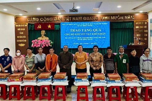 Ban Trị sự GHPGVN H.Bình Chánh tặng quà đến người khuyết tật, khó khăn trên địa bàn