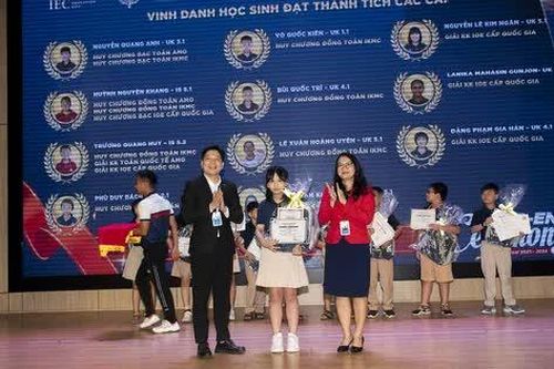 Trường liên cấp Thành phố Giáo dục Quốc tế - IEC Quảng Ngãi: Tuyên dương khen thưởng cho học sinh các khối năm học 2023 – 2024
