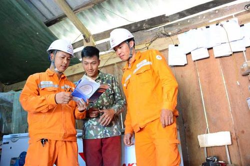 Điện Biên nỗ lực đưa điện về bản
