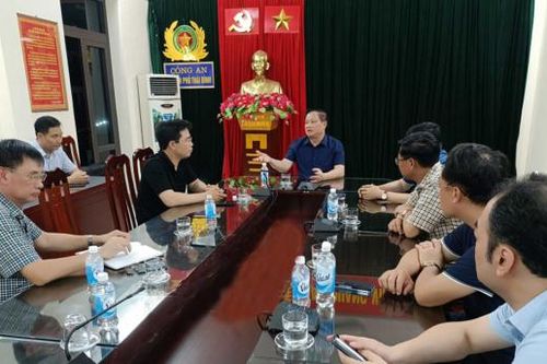 Thái Bình họp khẩn về vụ cháu bé tử vong do bị bỏ quên trên xe ô tô