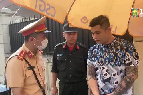 Bắt giữ thanh niên mang dao đi trả thù cho bạn gái