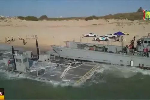 Sóng đánh vỡ cầu cảng của Mỹ ở Gaza