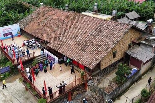 Gợi ý chọn nhà sàn cổ 9 gian là điểm đến đầu tiên tại Cao Bằng