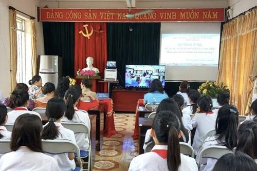 Hơn 100 giáo viên, học sinh Trường THCS Đề Thám (Thành phố) tham gia Ngày Vệ sinh kinh nguyệt thế giới