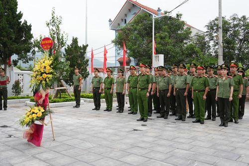 Công an tỉnh dâng hương Địa điểm lưu niệm đồng chí Hoàng Đình Giong (Thành phố)