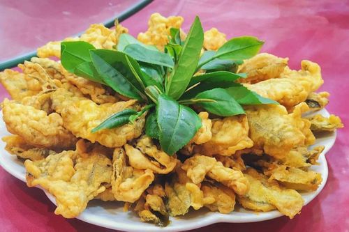 Độc đáo món búp trà tẩm bột chiên giòn
