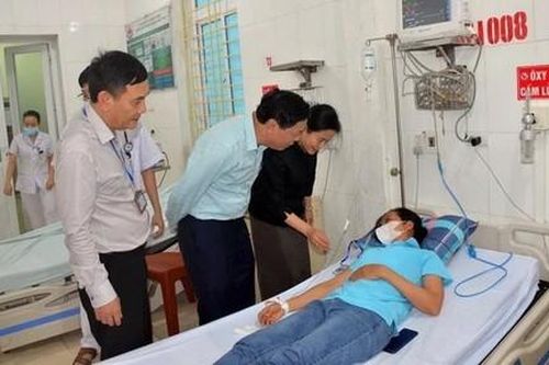 Sau bữa ăn, hơn 70 công nhân công ty may mặc nhập viện nghi ngộ độc