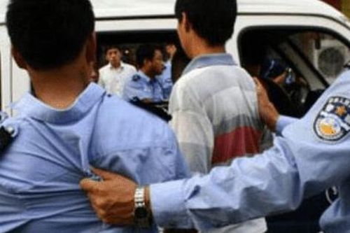 Nam sinh đạt điểm cao trong kỳ thi ĐH, chưa kịp ăn mừng đã bị cảnh sát bắt giữ: Nguyên nhân khiến cha mẹ và giáo viên lặng người