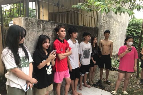 Clip cảnh sát PCCC cứu người mắc kẹt trong vụ cháy nhà trọ Hà Đông