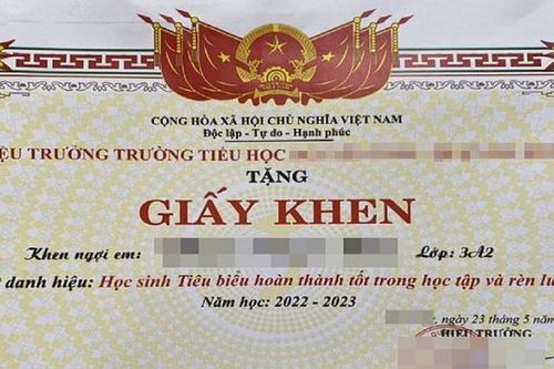 Khoe thành tích của con lên mạng xã hội - lợi ít hại nhiều