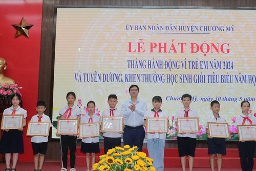 Huyện Chương Mỹ khen thưởng 326 học sinh có thành tích xuất sắc
