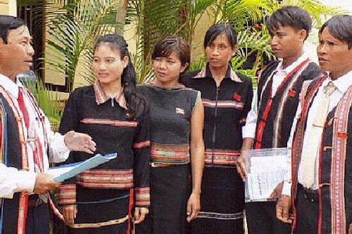 Đề xuất mới về chính sách đối với cán bộ, học sinh người dân tộc thiểu số