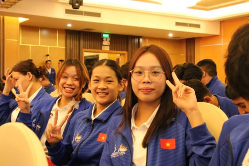 Vận động viên Đoàn thể thao học sinh Việt Nam quyết thi đấu vì màu cờ sắc áo