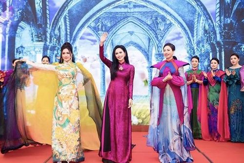 Dấu ấn của Doanh nhân Bùi Thanh Hương tại Diễn đàn quốc tế Văn hóa Doanh nghiệp 2024