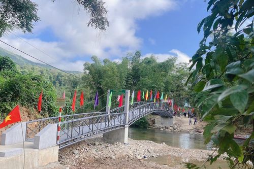 Những cây cầu thắm tình quân dân ở biên giới
