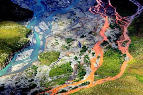 Sông suối ở Alaska chuyển màu cam vì biến đổi khí hậu