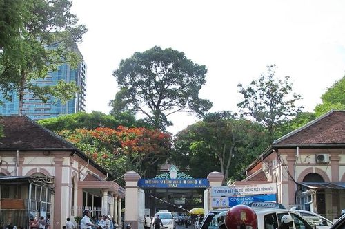 Lôi kéo bệnh nhân điều trị ở ngoài khiến 1 bé gái nguy kịch