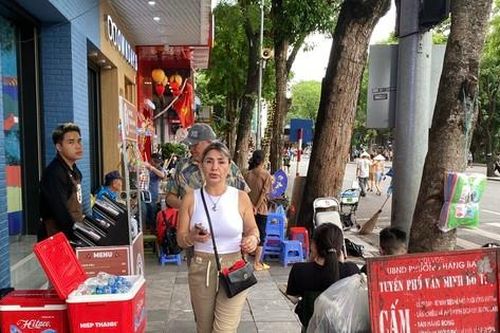 Hình ảnh trái ngược giữa những đoạn vỉa hè đã và chưa cho thuê tại Hà Nội