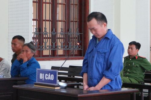 Dùng súng bắn người tử vong khi nghe con nói bị đánh
