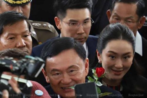 Cựu Thủ tướng Thái Lan Thaksin bị truy tố vì tội khi quân
