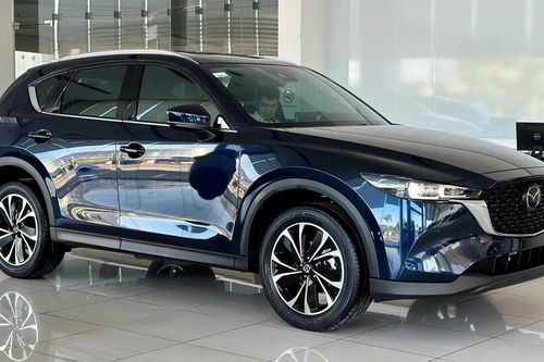 Tôi nên mua Hyundai Accent giá 450 triệu hay vay thêm 400 triệu mua Mazda CX-5?
