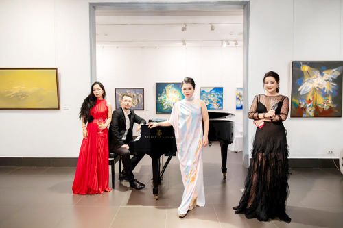Cuộc hội ngộ của ba nghệ sĩ xinh đẹp và thần đồng piano ở Bảo tàng Mỹ thuật