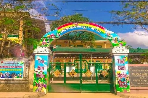Vụ hiệu trưởng giật micro hiệu phó, người trong cuộc 'chỉ xin 5 phút để giãi bày'