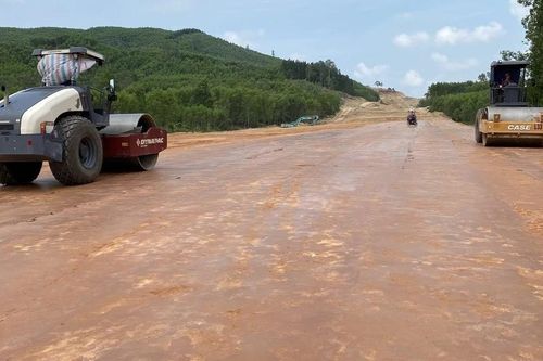 Chưa thông mặt bằng, thiếu đất đắp tại Dự án Cao tốc Quảng Ngãi-Hoài Nhơn