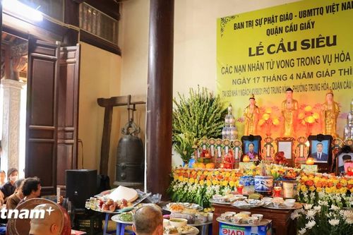 Hà Nội: Lễ cầu siêu cho 14 nạn nhân xấu số trong vụ cháy kinh hoàng ở Trung Kính