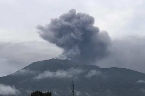 Indonesia: Núi lửa Marapi phun trào, cột tro bụi cao tới 2km