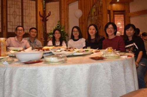 Đi họp lớp, lớp trưởng hỏi lương tôi bao nhiêu, tôi nói 70 triệu/tháng: Về nhà phát hiện bị 5 người trong lớp block