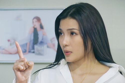 Thúy Diễm thừa nhận áp lực khi vào vai bạn thân Hồng Diễm trong Trạm Cứu Hộ Trái Tim