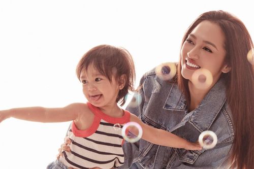Bảo Anh khoe bộ ảnh dễ thương với con gái, tiết lộ 1 câu nói cứ vang trong đầu lúc chụp ảnh