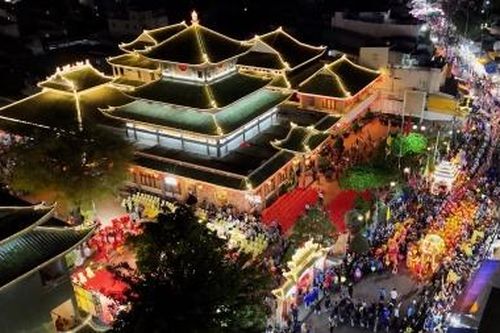 Hàng trăm con Lân- Sư- Rồng rước tượng Bà Chúa Xứ Núi Sam