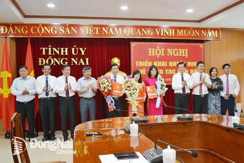 Tỉnh ủy trao các quyết định về công tác cán bộ