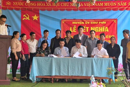 3 đơn vị huyện Chư Pưh kết nghĩa với làng Thơh Ga A