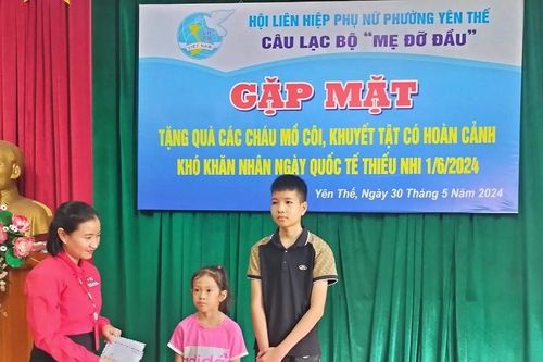 Tặng 30 suất quà cho trẻ mồ côi phường Yên Thế