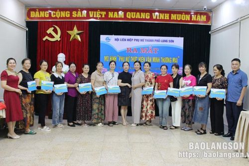 Thành phố: Ra mắt mô hình 'Phụ nữ thực hiện văn minh thương mại'