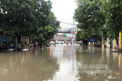 Thành phố Lạng Sơn: Mưa lớn gây ngập úng cục bộ một số tuyến đường